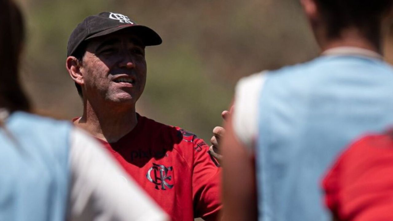 TÉCNICO DO FLAMENGO FEMININO, MARÍCIO SALGADO FALA SOBRE A PRÉ - TEMPORADA E COMEMORA ESTREIA CONTRA FLUMINENSE